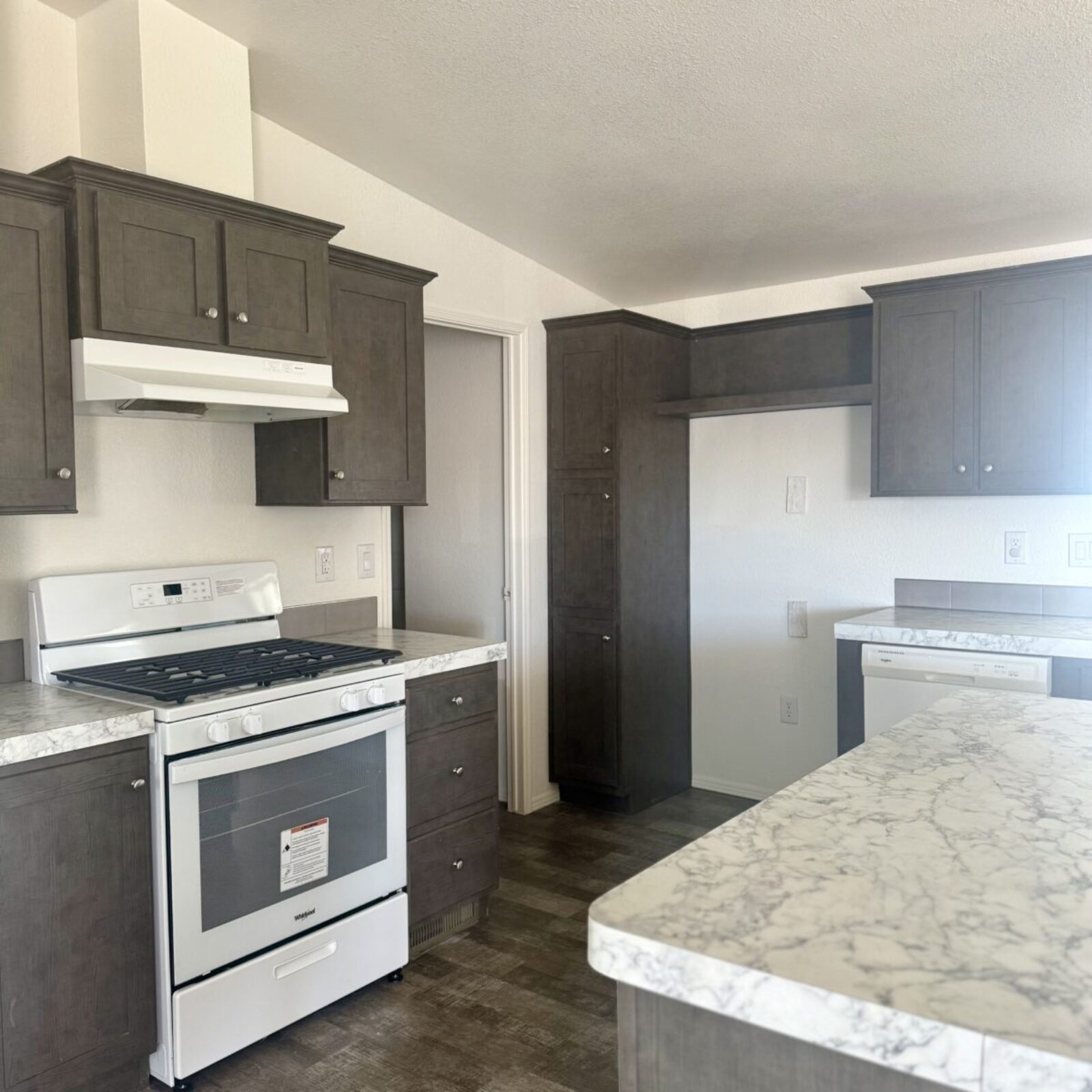 SDV 105 Kitchen Side Angle