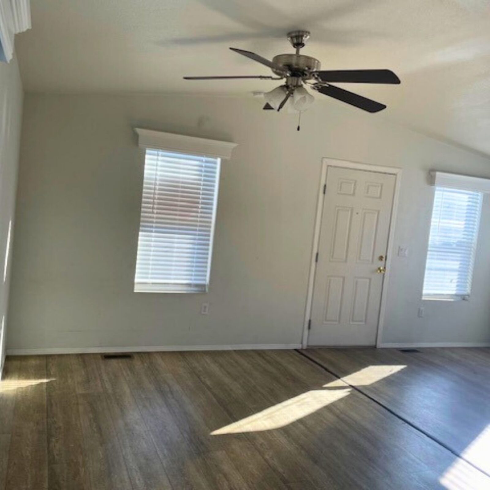 Ninth Street Home 77 Entrance Area