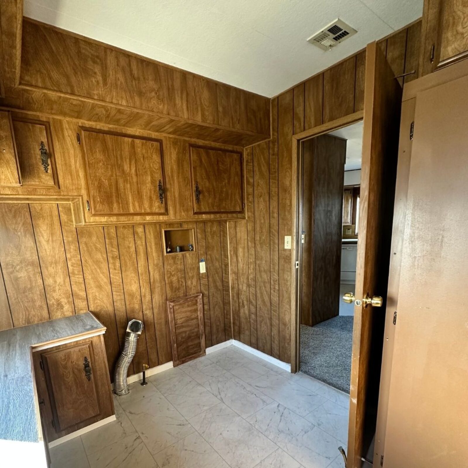 RVV Home 83 Laundry Area